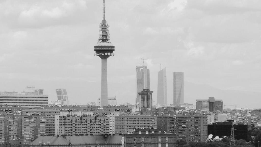 Vista de Madrid con el pirulí y las 5 torres al fondo