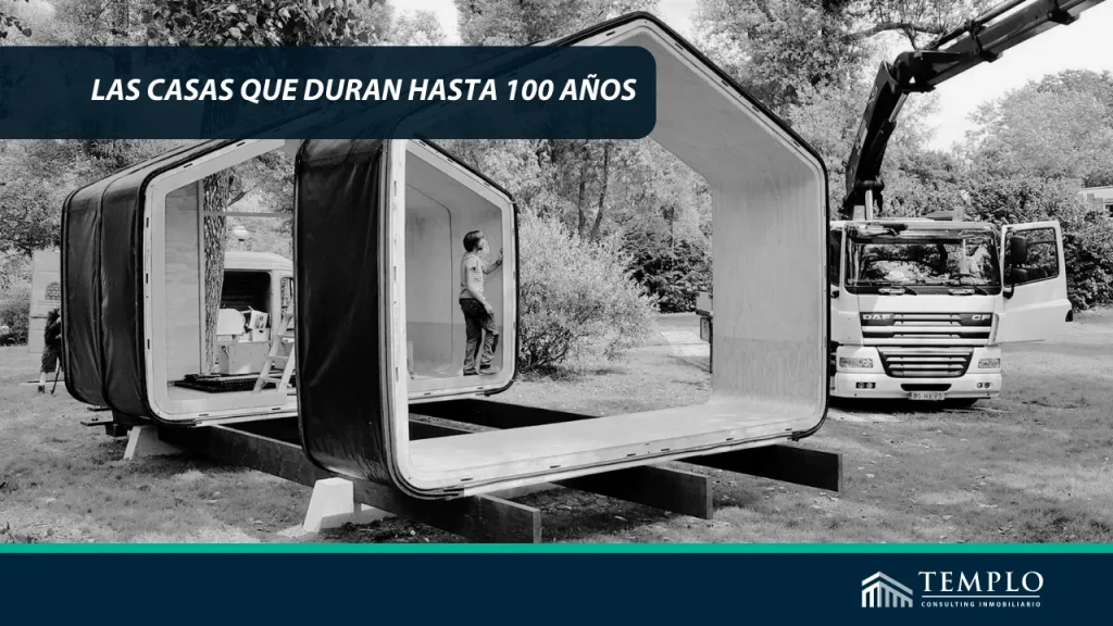 Fotografía de una casa de madera bien conservada con un aspecto moderno.