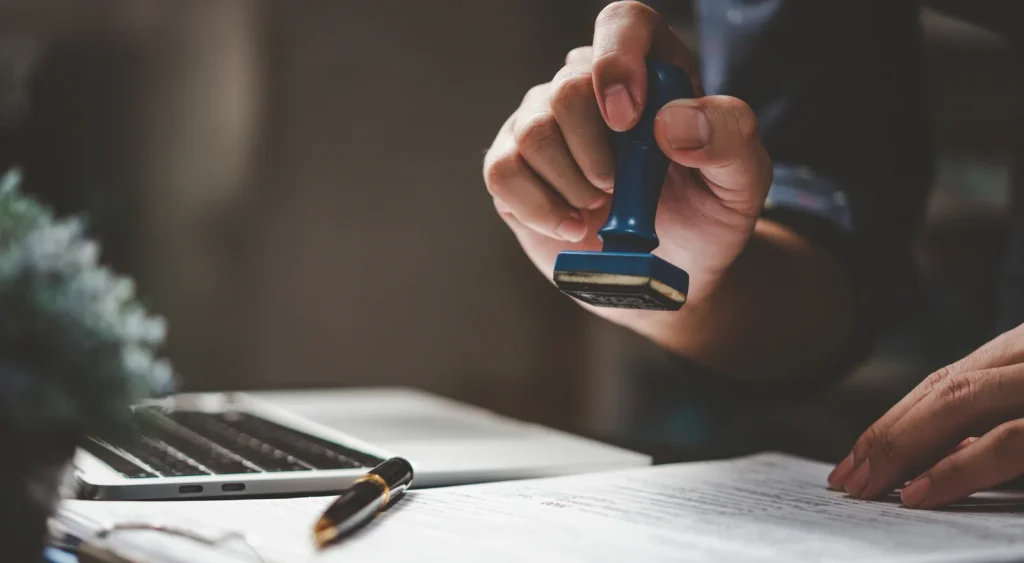 Elevar un contrato privado a público