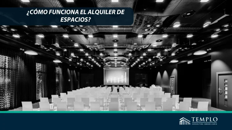 Imagen de un edificio con varias puertas y un amplio espacio par apoder alquilar.